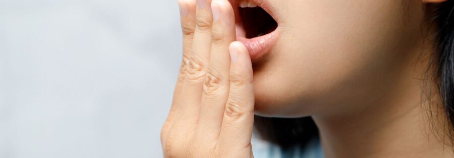 بوی بد دهان: دلایل و روش های درمان
